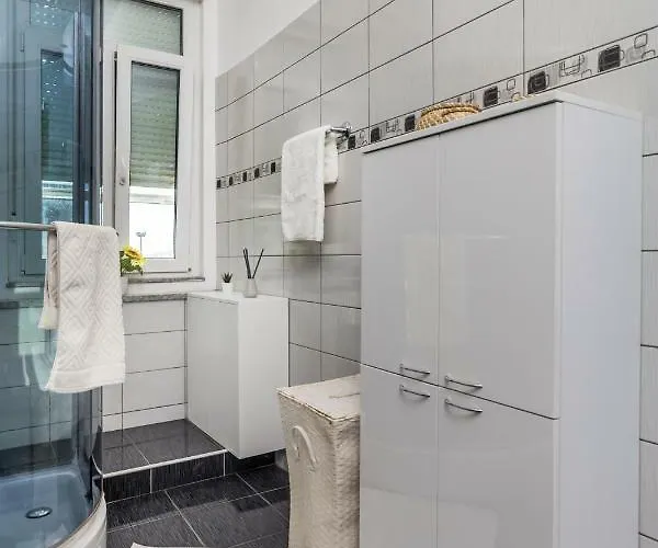 Molo Longo Apartman *